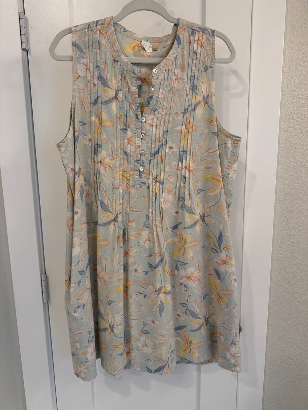 Fahrerty Sleeveless Floral Tunic in Light Blue, Yellow, Peach